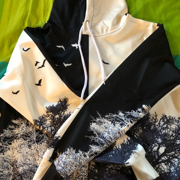 Black and white hoodie - Picture 2 of 4